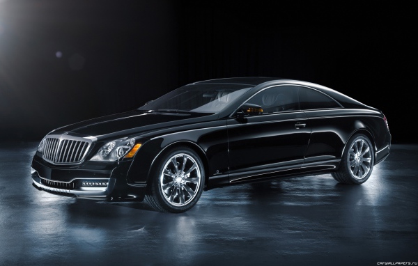 Красивый автомобиль Maybach  57