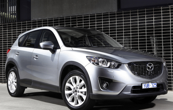 Красивый автомобиль Mazda CX 5