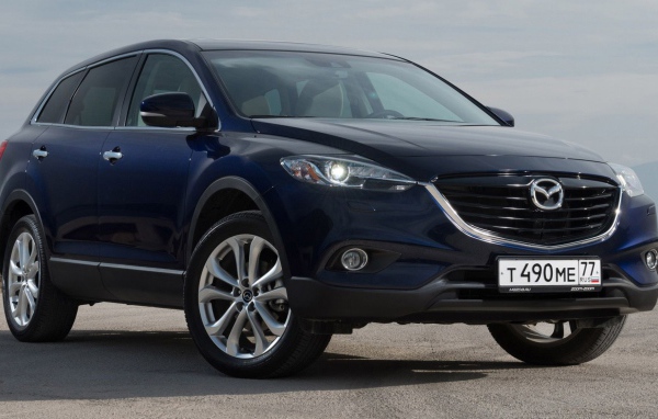 Красивый автомобиль Mazda CX 9 в Москве