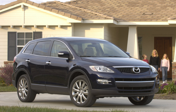 Автомобиль марки Mazda модели CX 9