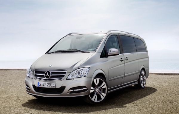 Автомобиль марки Mercedes модели V-Class 2014