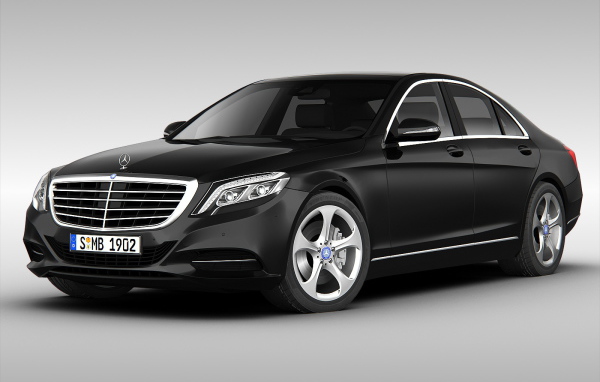 Красивый автомобиль Mercedes C-Class 2014 в Москве