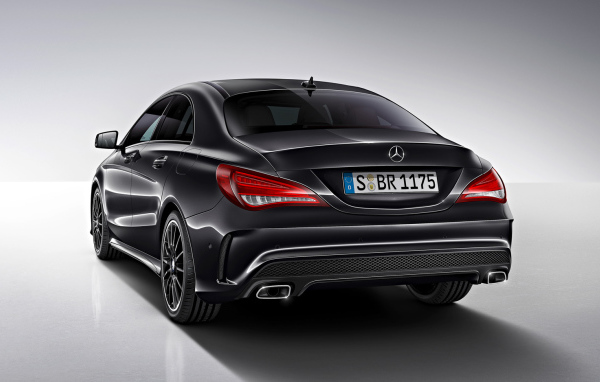 Черный Mercedes GLA