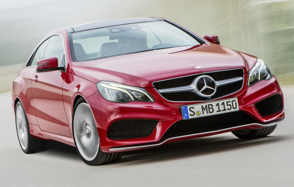 Красный Mercedes C class 2014