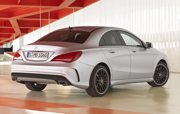 Серебристый Mercedes GLA