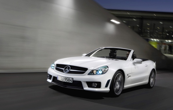 Белый Мерседес кабриолет