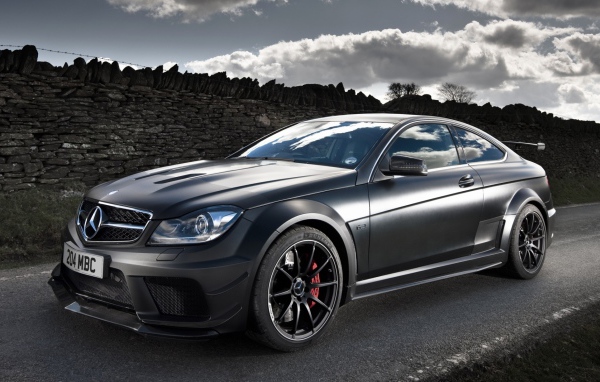 Мерседес C63 серебристый