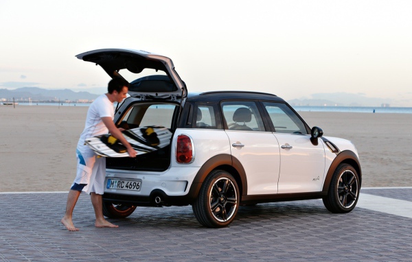 mini cooper countryman на пляже