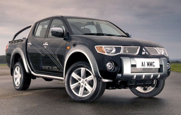 Красивый автомобиль Mitsubishi L200