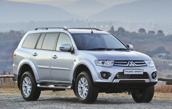 Автомобиль марки Mitsubishi модели Pajero Sport