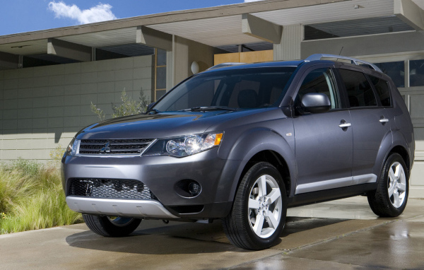 Надежный автомобиль Mitsubishi Outlander