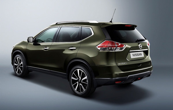 Красивый автомобиль Nissan X-Trail