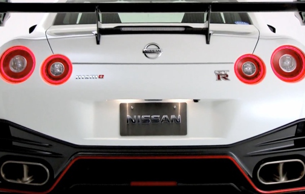 Дизайн автомобиля Nissan GT-R Nismo 2014