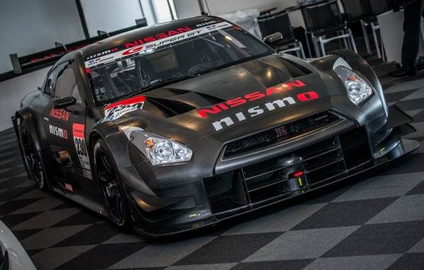 Новая машина Nissan GT-R Nismo 2014