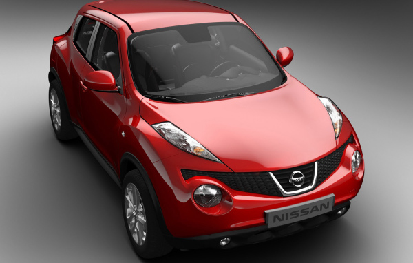 Автомобиль Nissan Juke на дороге