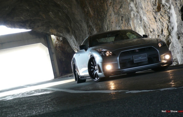 Ниссан в пещере