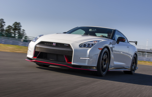 Тест драйв автомобиля Nissan GT-R Nismo 2014