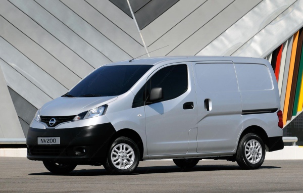 Надежная машина Nissan NV200