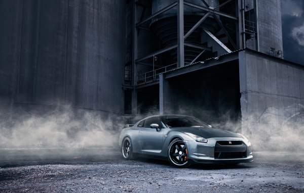 Ниссан около фабрики