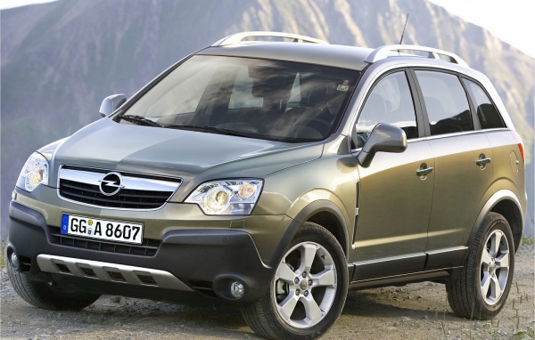 Красивый автомобиль Opel Antara