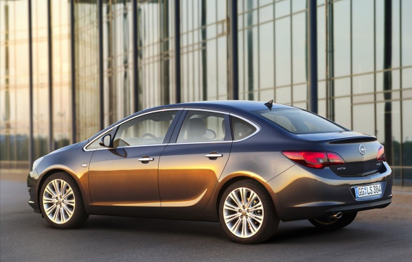 Красивый автомобиль Opel Astra