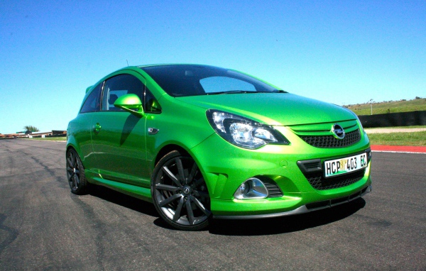 Красивый автомобиль Opel Corsa