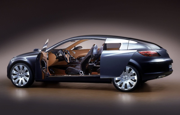 Красивый автомобиль Opel Insignia в Москве