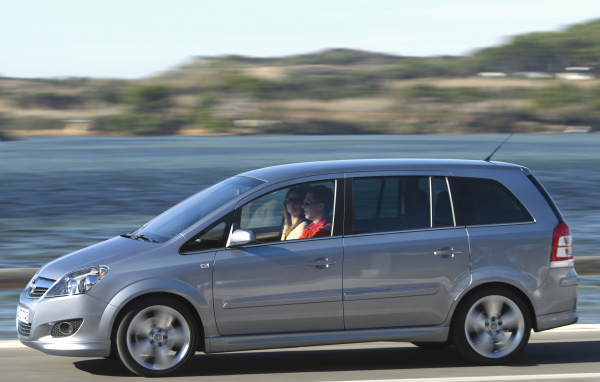 Автомобиль марки Opel  модели Zafira