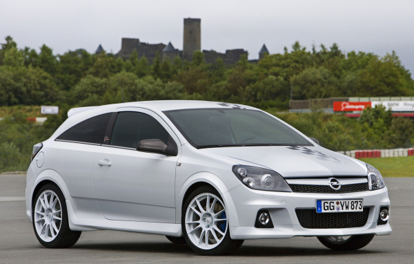 Новый автомобиль Opel Astra GTC
