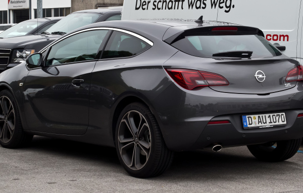 Надежная машина Opel Astra GTC