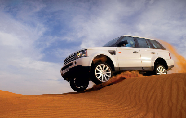 Автомобиль в пустыне