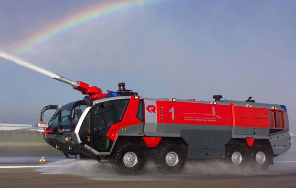 Радуга над пожарной машиной