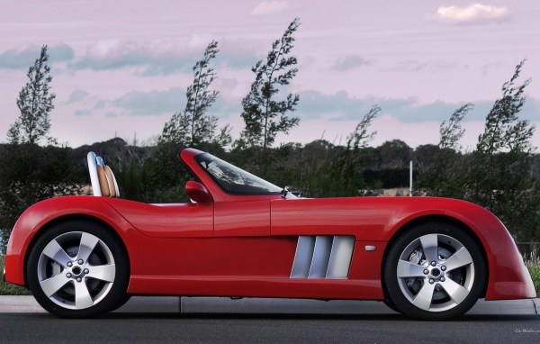 Красный автомобиль