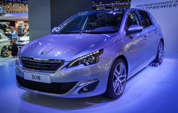 Peugeot 308 в автосалоне