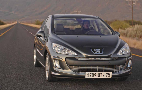 Peugeot 308 на равнине