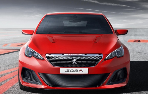 Красный Peugeot 308