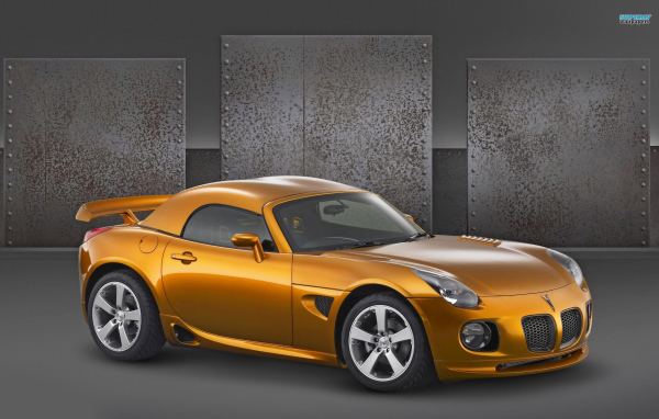 Красивый автомобиль Pontiac Solstice