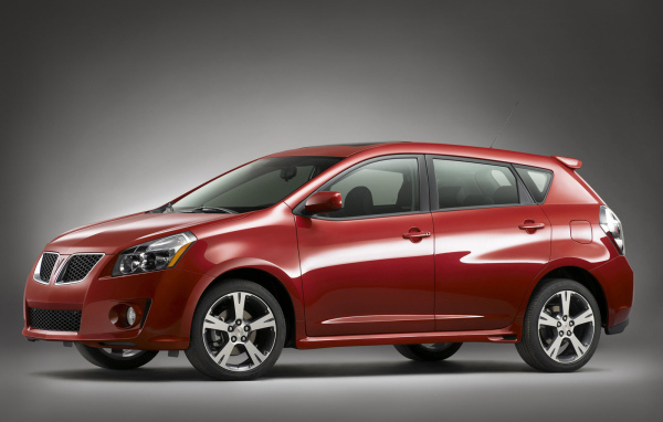 Автомобиль марки Pontiac модели Vibe