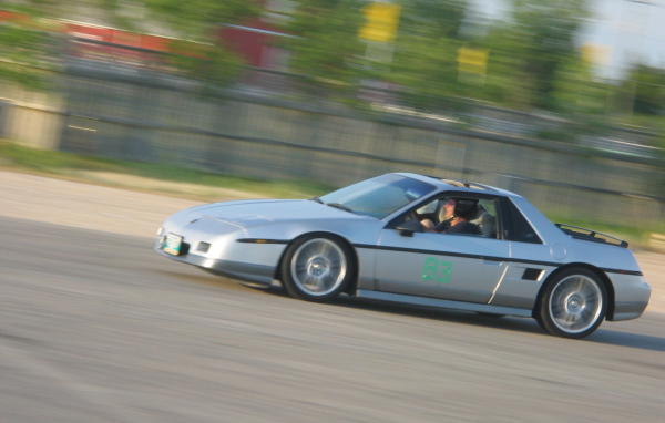 Тест драйв автомобиля Pontiac Fiero