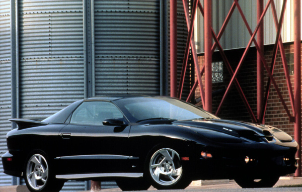 Новая машина Pontiac Firebird