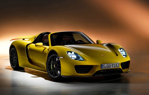 Автомобиль Porsche 918 Spyder