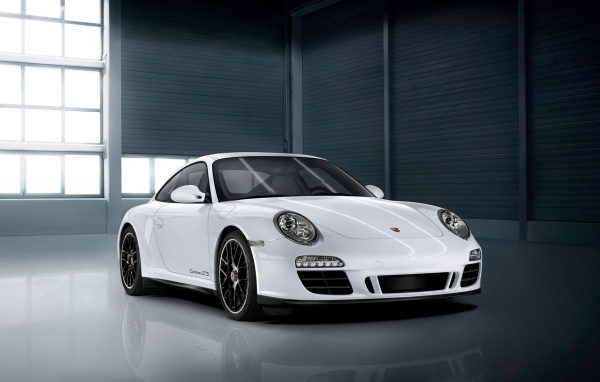 Белый Porsche carrera