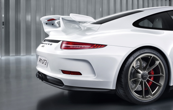 Надежный автомобиль Porsche 911 Turbo 2014