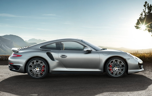 Надежная машина Porsche 911 Turbo 2014