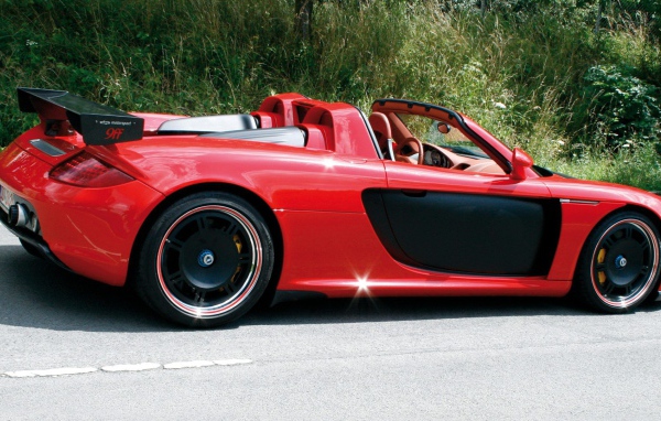 Красный спортивный Порш