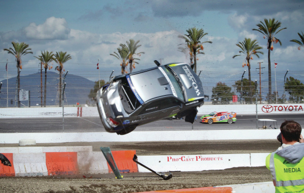 Автомобиль в полете