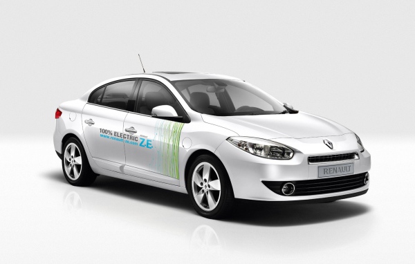 Красивый автомобиль Renault Fluence в Москве