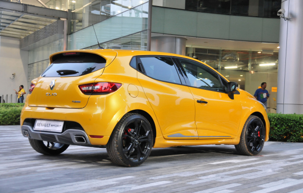 Красивый автомобиль Renault Next Two 2014