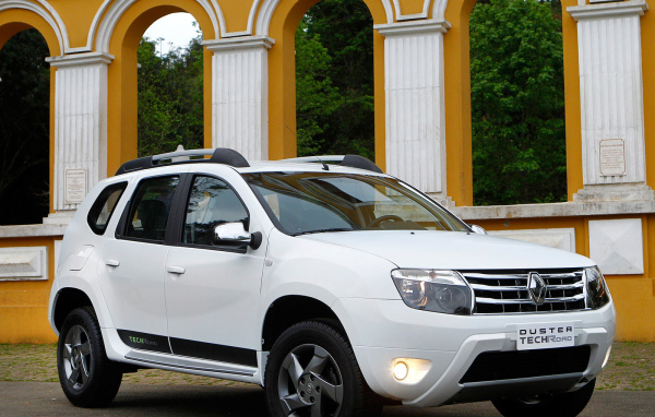Автомобиль марки Renault модели Duster
