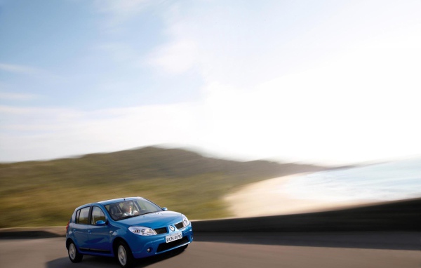 Автомобиль марки Renault модели Sandero